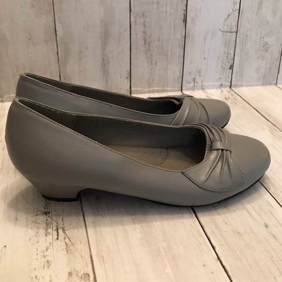 Comfort Well by Beacon Shoes - Comfort Well Closed Toe Low Heel Size 8 Gray